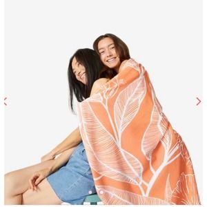 SUMMER & ROSE Outdoor Roundie Beach Towel